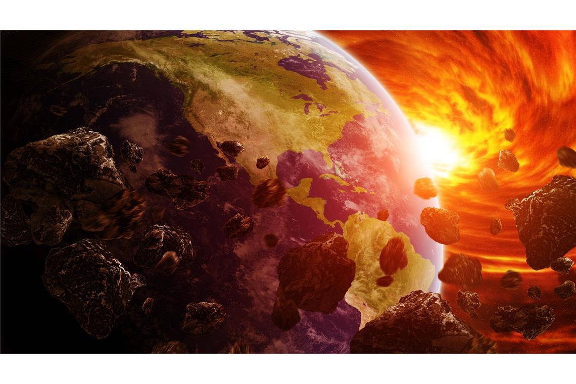 ASTEROID: In Science-Fiction-Filmen gehören Asteroiden zum festen Inventar eines  Weltuntergangsszenarios. Dass die Brocken aus dem All das Potenzial haben, eine Spezies zu eliminieren, ist unbestritten. So führen Wissenschaftler das Aussterben der Dinosaurier am Ende der Kreidezeit vor 65 Millionen Jahren auf den Einschlag eines Asteroiden von zehn Kilometer Durchmesser auf der mexikanischen Halbinsel Yucatán zurück.