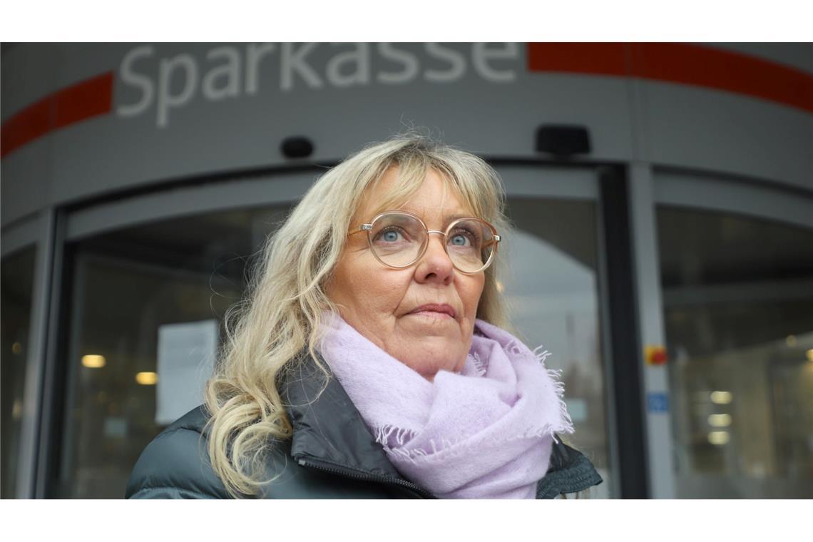 Astrid Kaiser hatte ein Schließfach in der Gelsenkirchener Sparkasse. Jetzt fühlt sie sich doppelt betroffen.