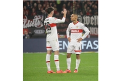 Atakan Karazor (links) und Enzo Millot bilden am Samstag beim VfB das Duo im defensiven Mittelfeld.