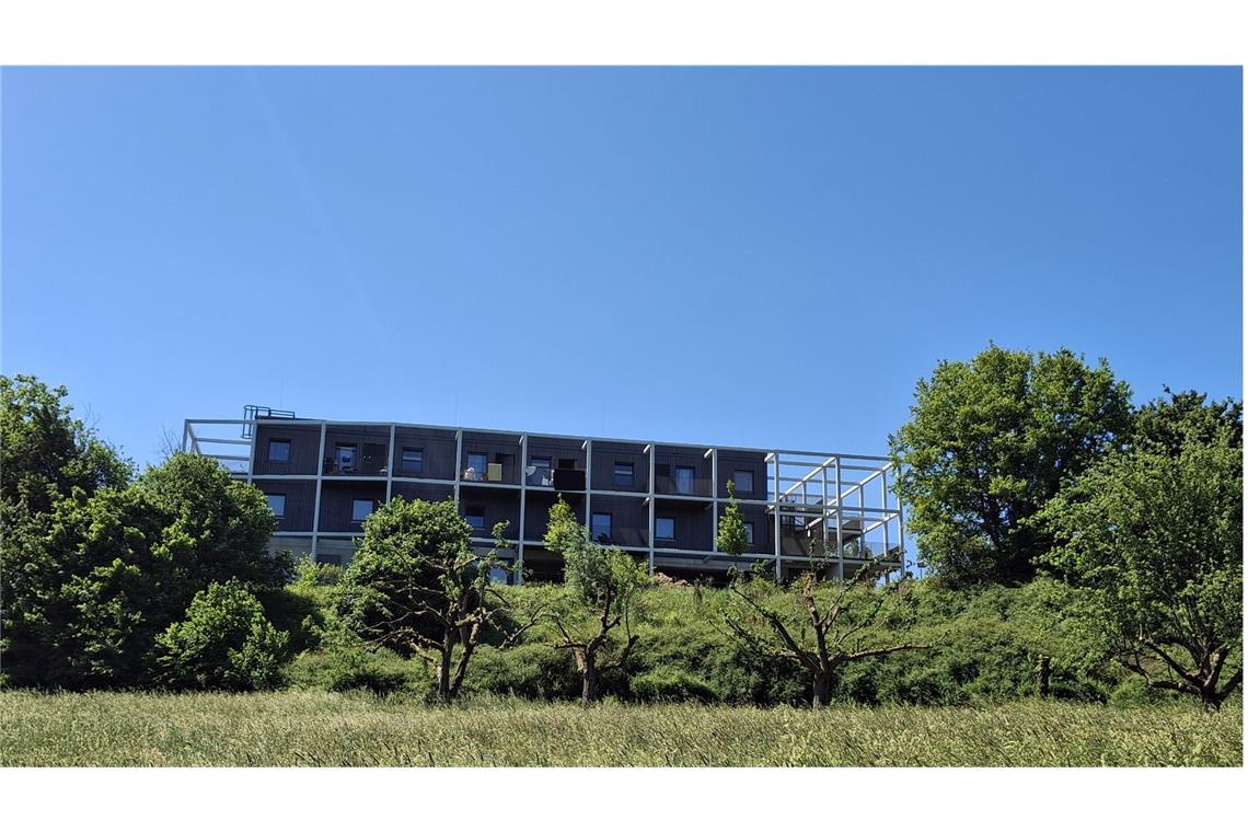 Atelier Kaiser Shen aus Stuttgart haben mit dem Entwurf für ein flexibel umnutzbares Geflüchtetenheim im Kreis Böblingen beeindruckt.