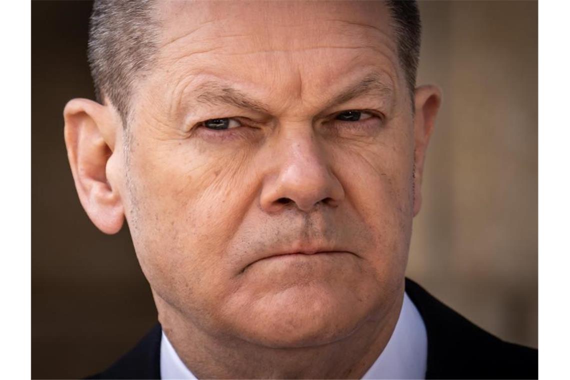 Scholz schließt militärischen Eingriff in Ukraine-Krieg aus „Attacken auf zivile Infrastruktur und Zivilisten müssen aufhören“: Bundeskanzler Olaf Scholz. Foto: Michael Kappeler/dpa