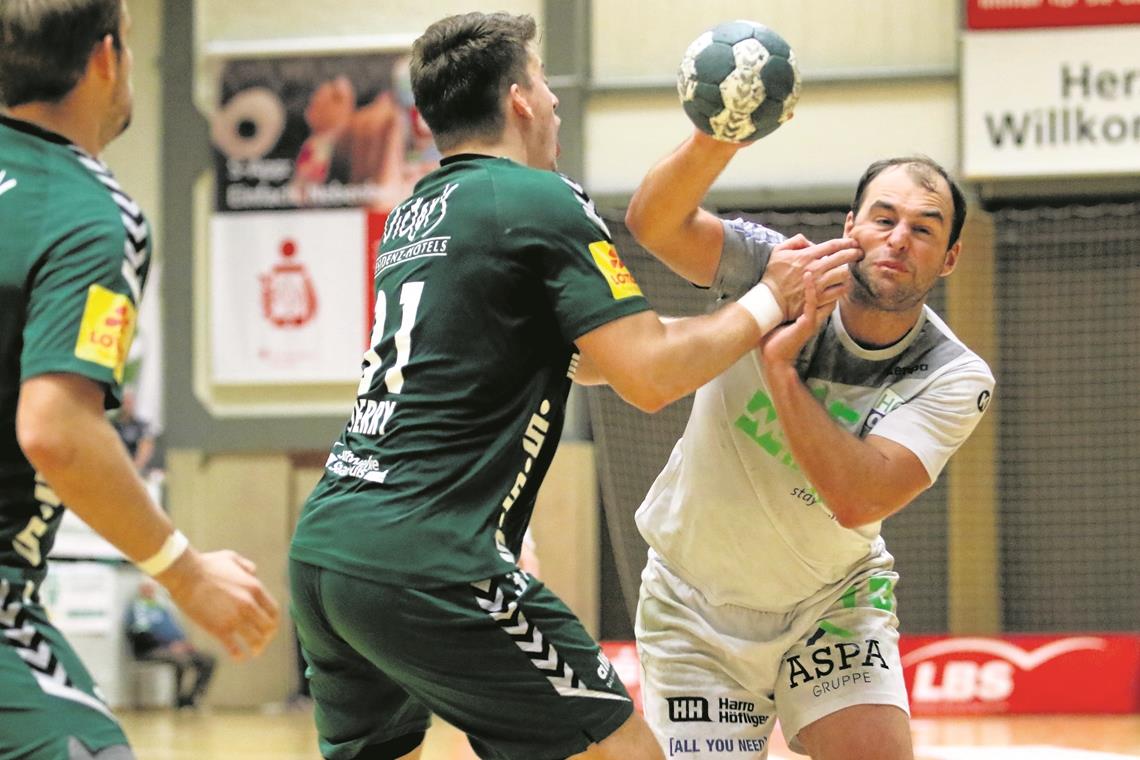 In der Fremde weiterhin ohne Punkt Au Backe. Für Kevin Wolf gab es mit Oppenweiler/Backnang auswärts wieder nichts zu holen. In Saarlouis gab es ein 26:28. Foto: A. Hornauer