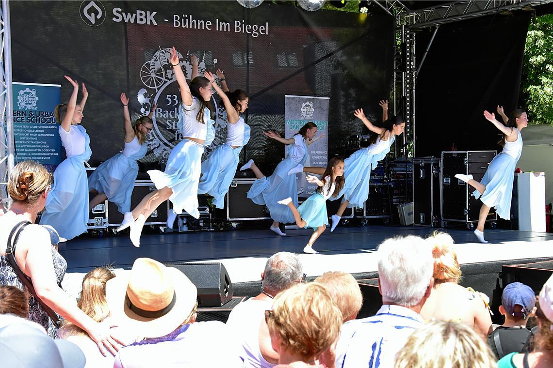Der Live-Blog zum 53. Backnanger Straßenfest: Mit dem Zapfenstreich klingt das Fest aus Auch am Montag wird auf den Bühnen in Backnang einiges los sein. Foto: Tobias Sellmaier