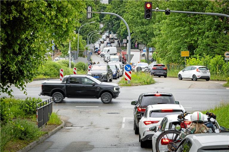 Auch an der Kreuzung Maubacher Straße ist am Nachmittag sprichwörtlich die Hölle los. Fotos: Alexander Becher