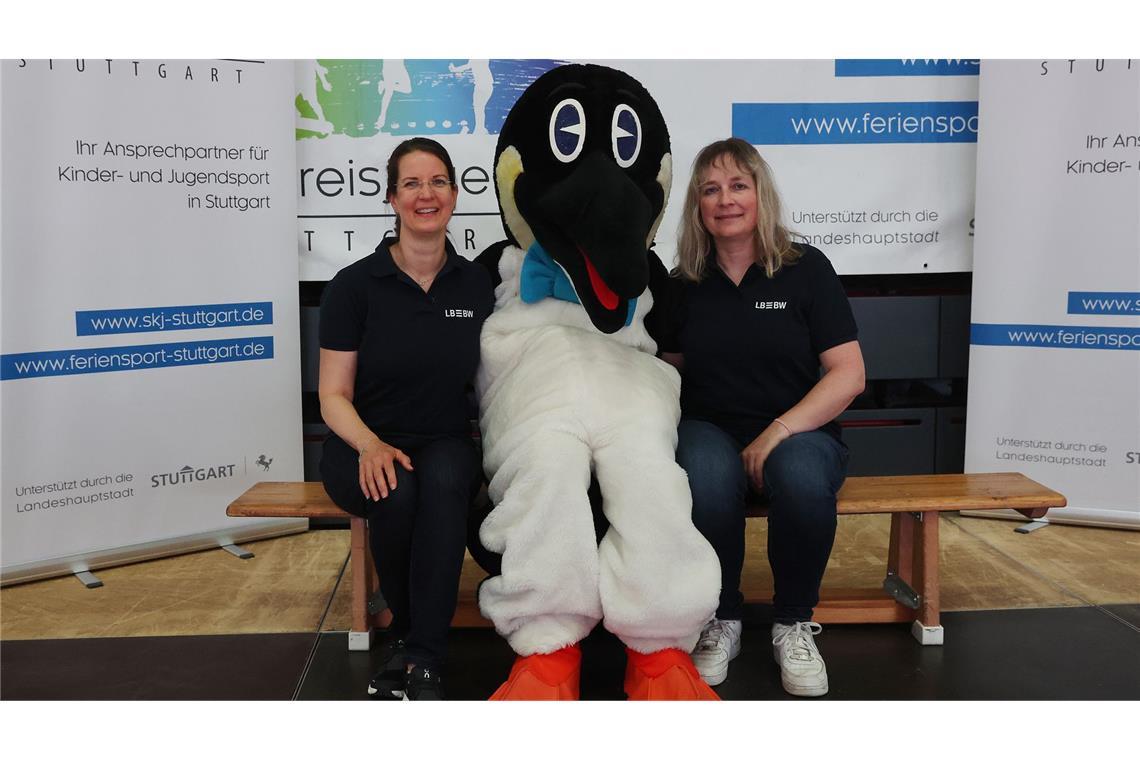 Auch Angestellte der BW-Bank helfen im Rahmen ihres Social Days beim Schulsportevent mit.