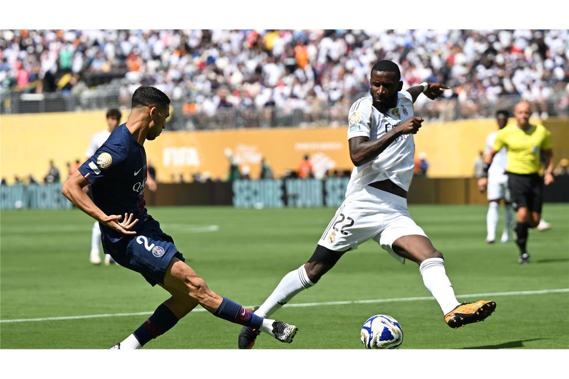 Grandioses PSG-Kollektiv demütigt Real Madrid und Alonso Auch Antonio Rüdiger (r), hier in Aktion gegen Achraf Hakimi, war völlig überfordert. Der DFB-Abwehrboss verschuldete das zweite Gegentor.
