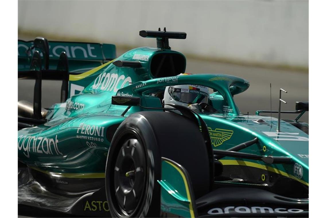 Auch Aston-Martin-Pilot Sebastian Vettel hatte sich gegen das Rennen in Russland ausgesprochen. Foto: Hasan Bratic/dpa