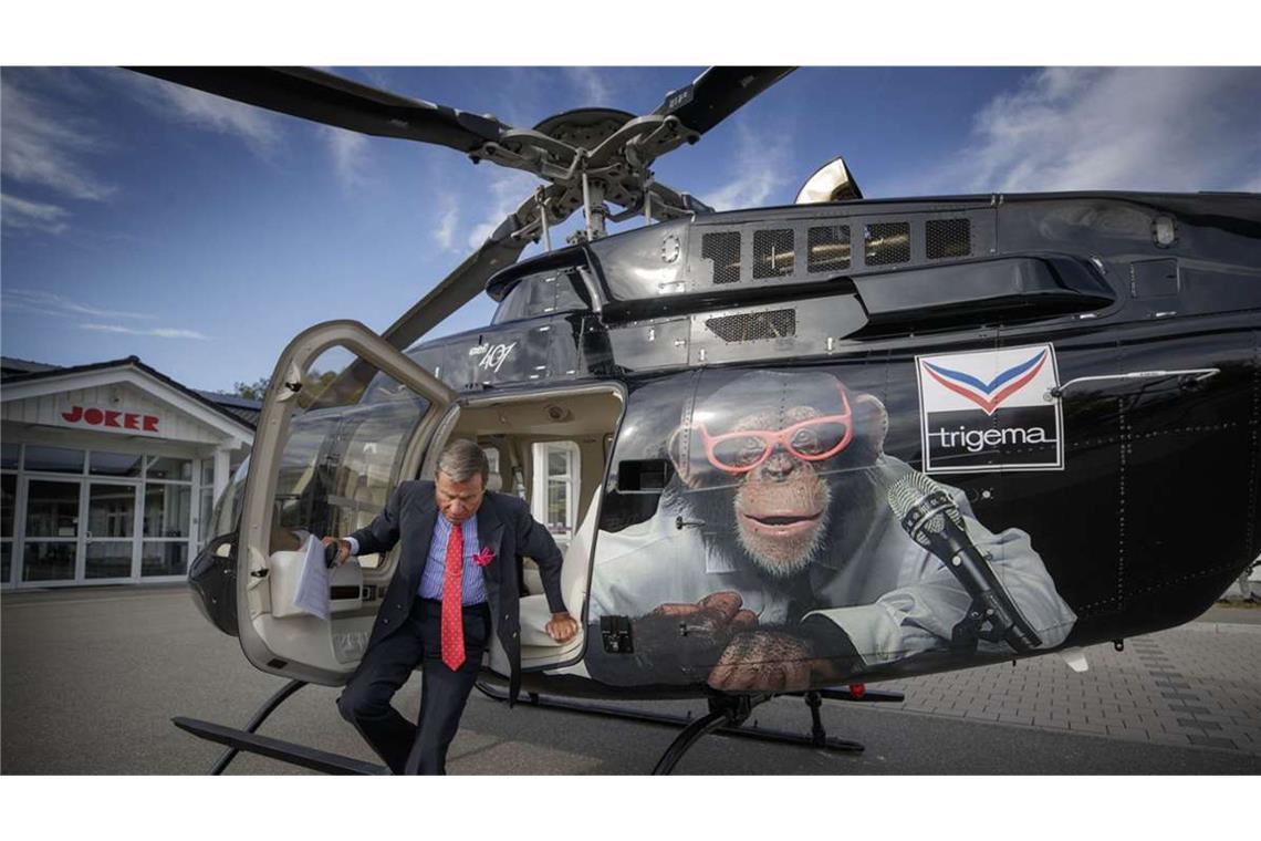 Trigema kündigt neuen Werbespot mit Charly an Auch auf dem firmeneigenen Helikopter ist das Maskottchen zu sehen.