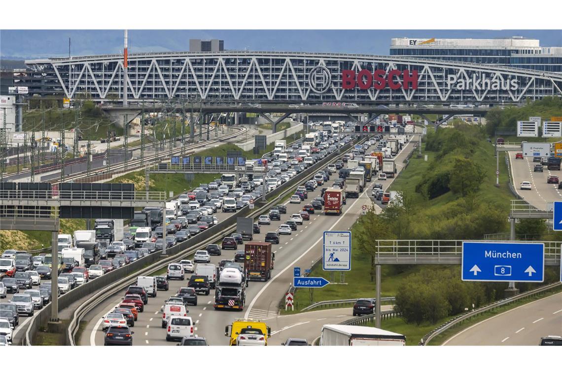 Auch auf der A8 ist mit Staus zu rechnen (Archivbild).