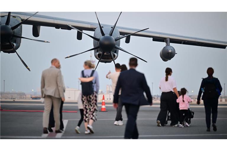 Auch Außenminister Wadephul nahm gestrandete Deutsche bei seiner Reise in den Nahen Osten in seinem Flugzeug mit.