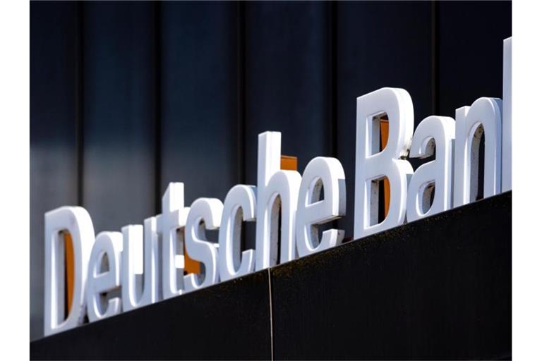 Auch bei der Deutschen Bank läuft ein Konzernumbau inklusive Personalabbaus. Foto: Hauke-Christian Dittrich/dpa