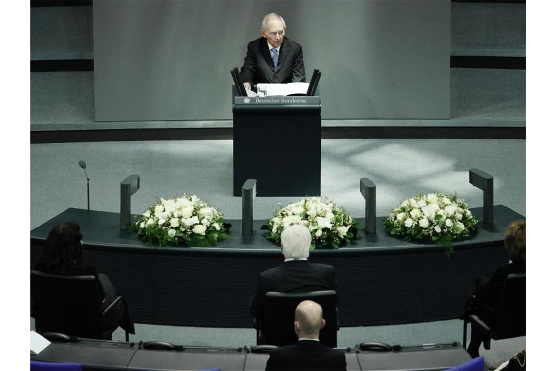 „Auch bei uns zeigen sich Antisemitismus und Fremdenfeindlichkeit wieder offen, hemmungslos, auch gewaltbereit“, warnt Bundestagspräsident Wolfgang Schäuble. Foto: Michael Kappeler/dpa