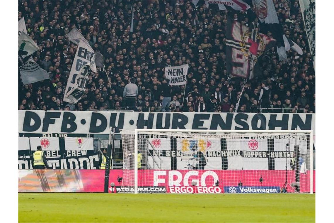 Krisentreffen in Frankfurt: „Fußballalltag“ wieder in Sicht?