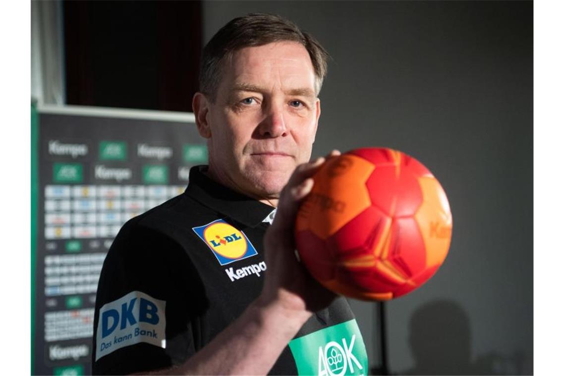 Auch Bundestrainer Alfred Gislason ist ein Gegner der Sieben-gegen-Sechs-Regel im Handball. Foto: Julian Stratenschulte/dpa