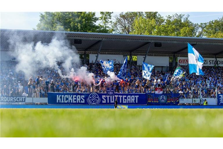 Auch das Abbrennen von Pyrotechnik ist Gegenstand des Verfahrens.