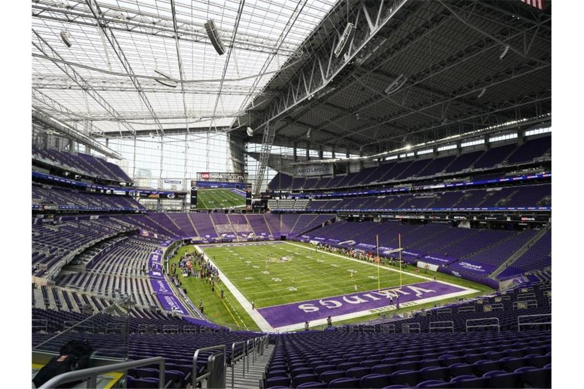 Newton führt Patriots zu Auftakt-Sieg in Nach-Brady-Ära Auch das Spiel der Vikings gegen die Packers wurde mit der inoffiziellen Hymne der Schwarzen „Lift every voice and sing“ eingeläutet. Foto: Charlie Neibergall/AP/dpa