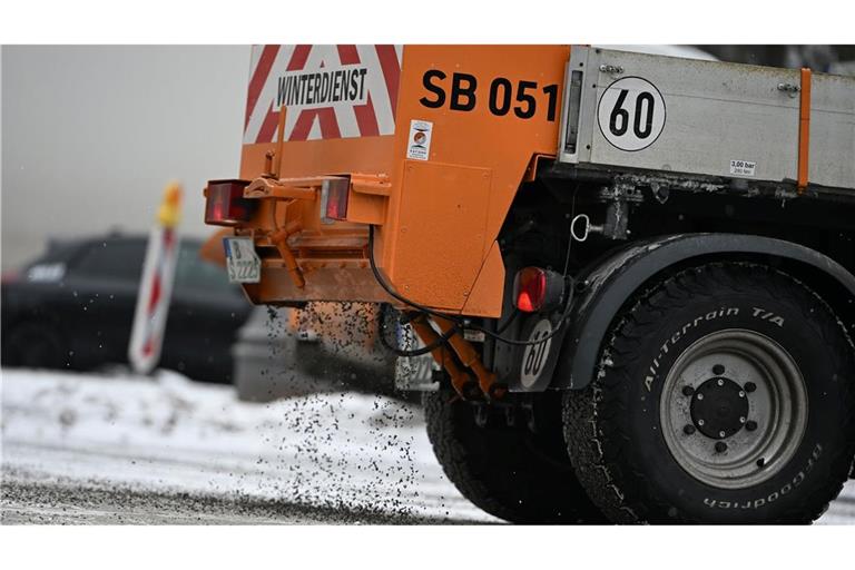Auch das Wochenende startet mit Glättegefahr.