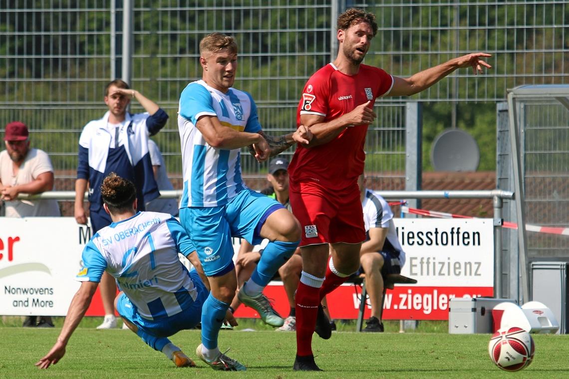 Auch dem SV Oberachern gelang es letztlich nicht, den aktuellen Siegeszug der TSG-Fußballer um Marc Bitzer zu stoppen. Foto: A. Hornauer