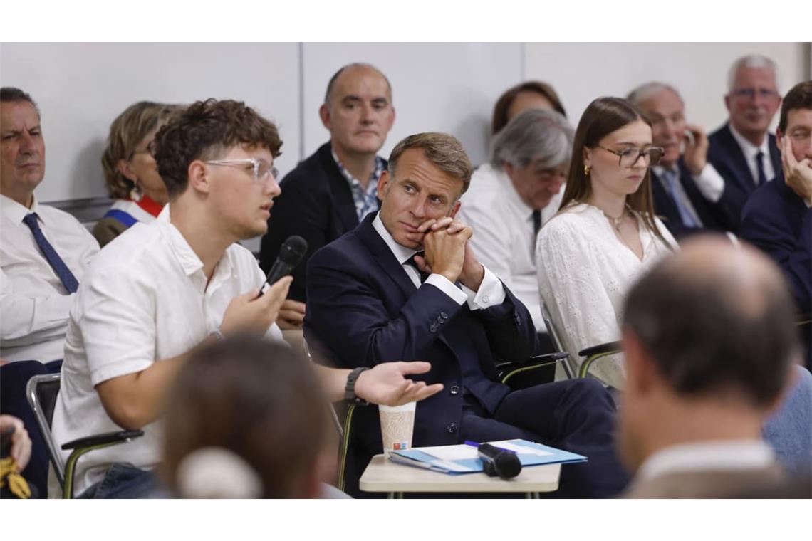 Auch der Besuch des Präsidenten konnte die Schüler am Lycée in Mende nicht vom Handyverbot überzeugen.
