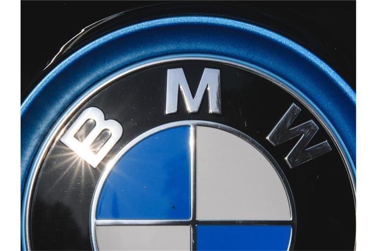 Auch der deutsche Autobauer BMW muss wegen fehlerhafter Airbags tausende Fahrzeuge in den USA zurückrufen. Foto: Sebastian Gollnow/dpa