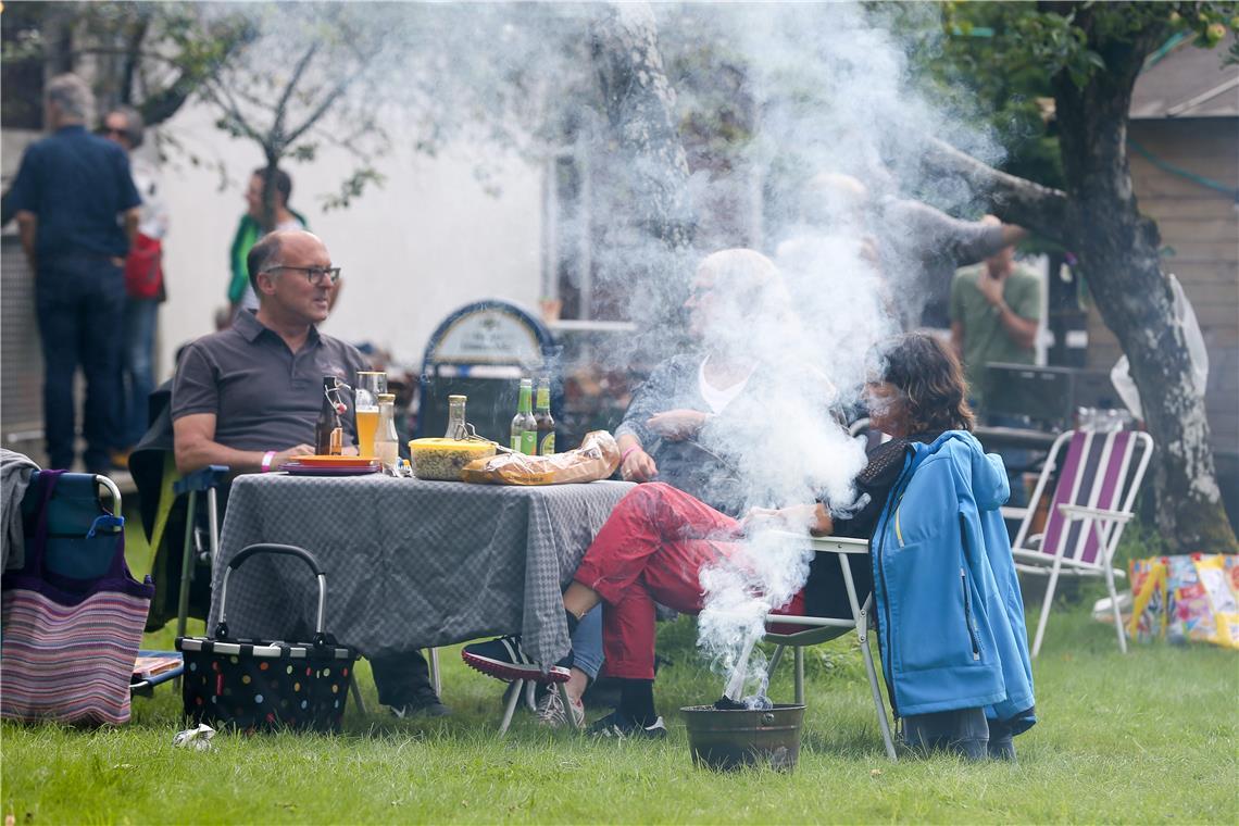 Auch der Grill darf angefeuert werden.