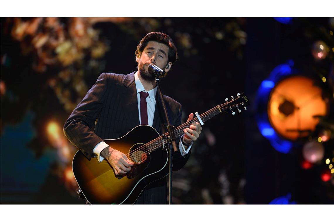 Auch der Pop-Sänger Alvaro Soler rief bei der 31. José Carreras Gala in Leipzig zum Spenden auf.