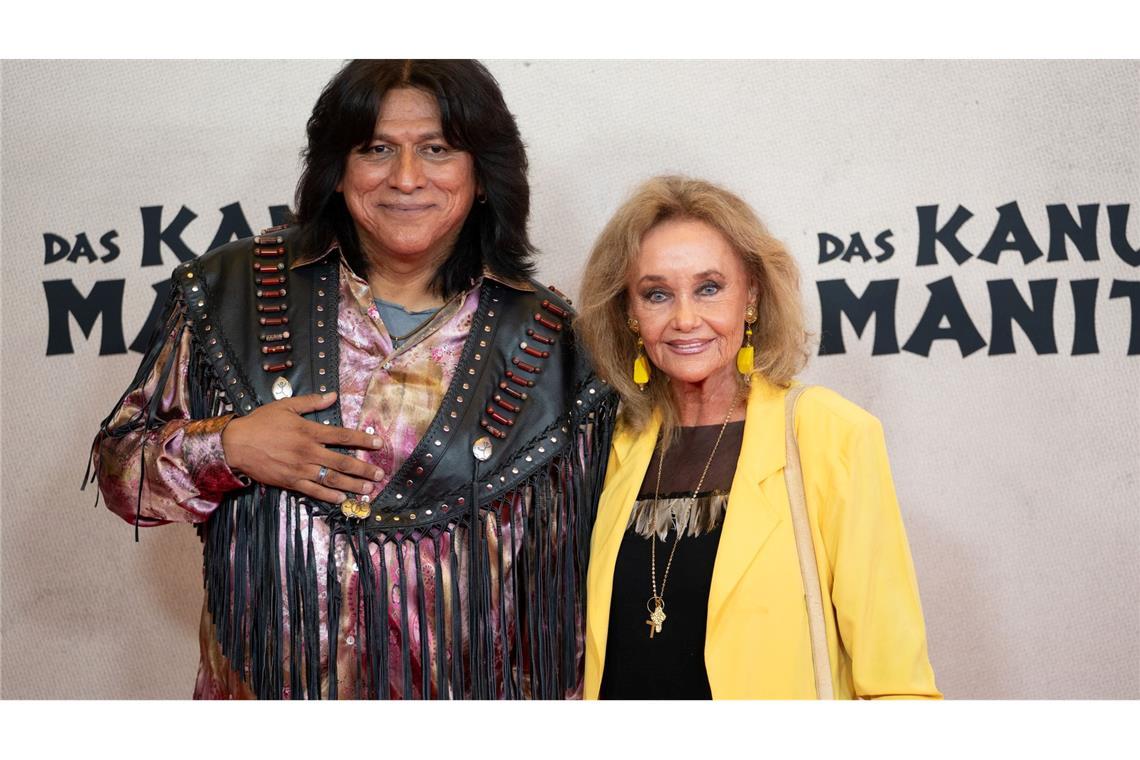 "Das Kanu des Manitu" - Filmvergnügen feiert Weltpremiere Auch der Schauspieler Alan Tafoya, Jicarilla Apache aus New Mexico, war dabei - und die Witwe des ehemaligen "Winnetou"-Darstellers Pierre Brice, Hella Brice.