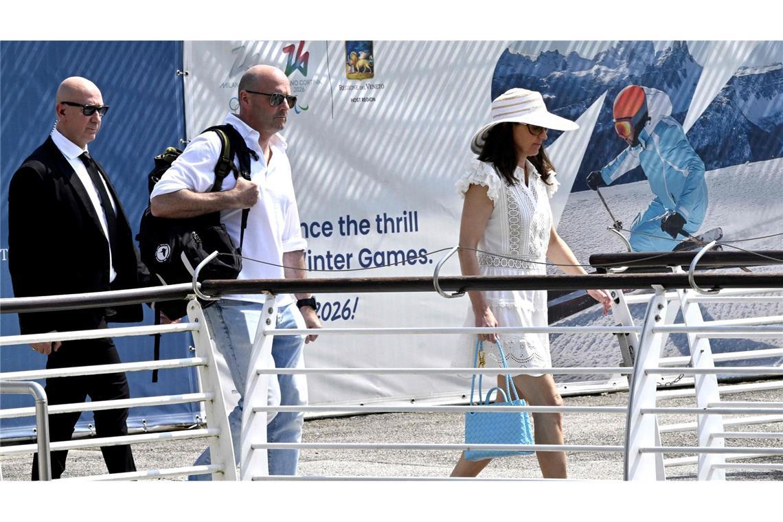 Jeff Bezos und Lauren Sánchez sagen Ja bei Vermählung der Superlative Auch der US-Designer Spencer Antle (Mitte) lässt sich die Hochzeit nicht entgehen.