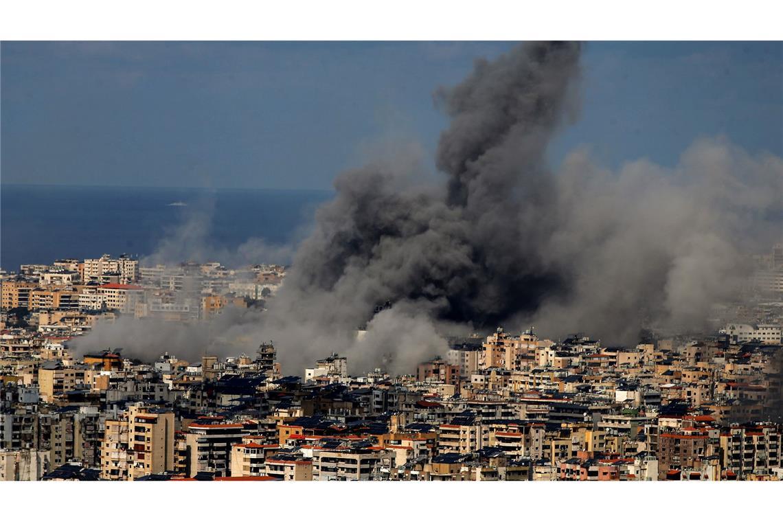Auch die Angriffe zwischen Israel und dem Libanon reißen nicht ab - hier eine Explosion im Süden Beiruts.