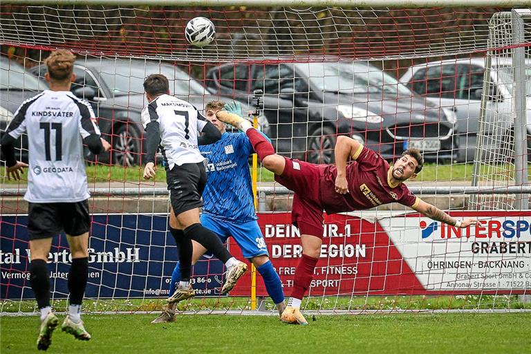 Auch die artistische Abwehrarbeit von Patrick Tichy hat die TSG nicht vor der Niederlage bewahren können. Foto: Alexander Becher