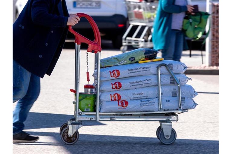 Auch die Bau- und Gartenmärkte waren zuletzt monatelang geschlossen. Foto: Jens Büttner/dpa-Zentralbild/dpa