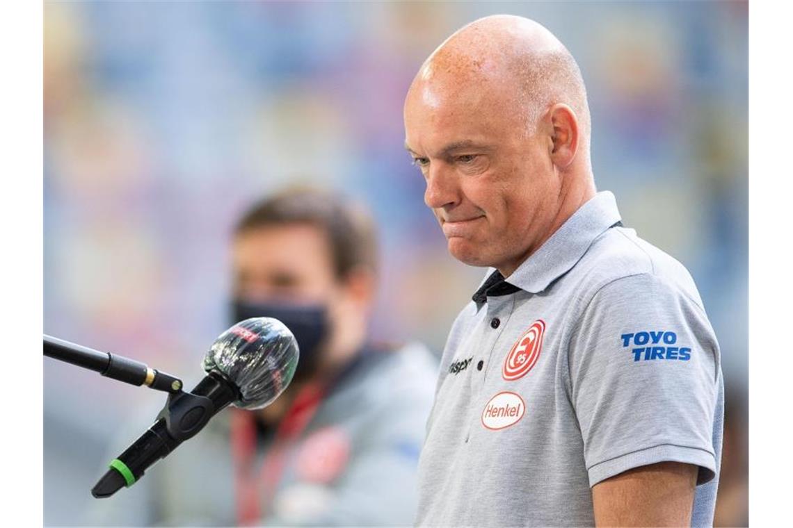Auch die Düsseldorfer von Trainer Uwe Rösler müssen noch zittern. Foto: Marius Becker/dpa