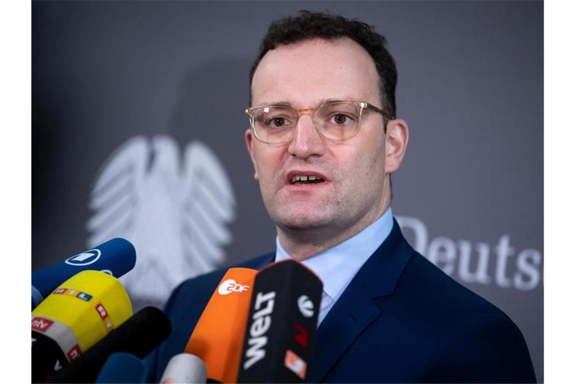 Auch die EU soll sich im Kampf gegen die neuartige Lungenkrankheit verantwortlich fühlen: Jens Spahn. Foto: Bernd von Jutrczenka/dpa