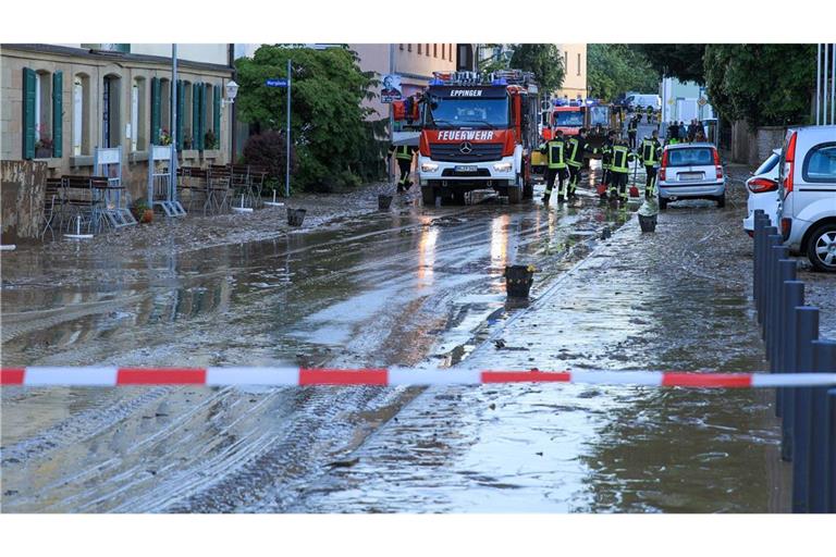 Auch die Feuerwehr war aufgrund der Wassermassen in Gemmingen im Einsatz. (Symbolbild)