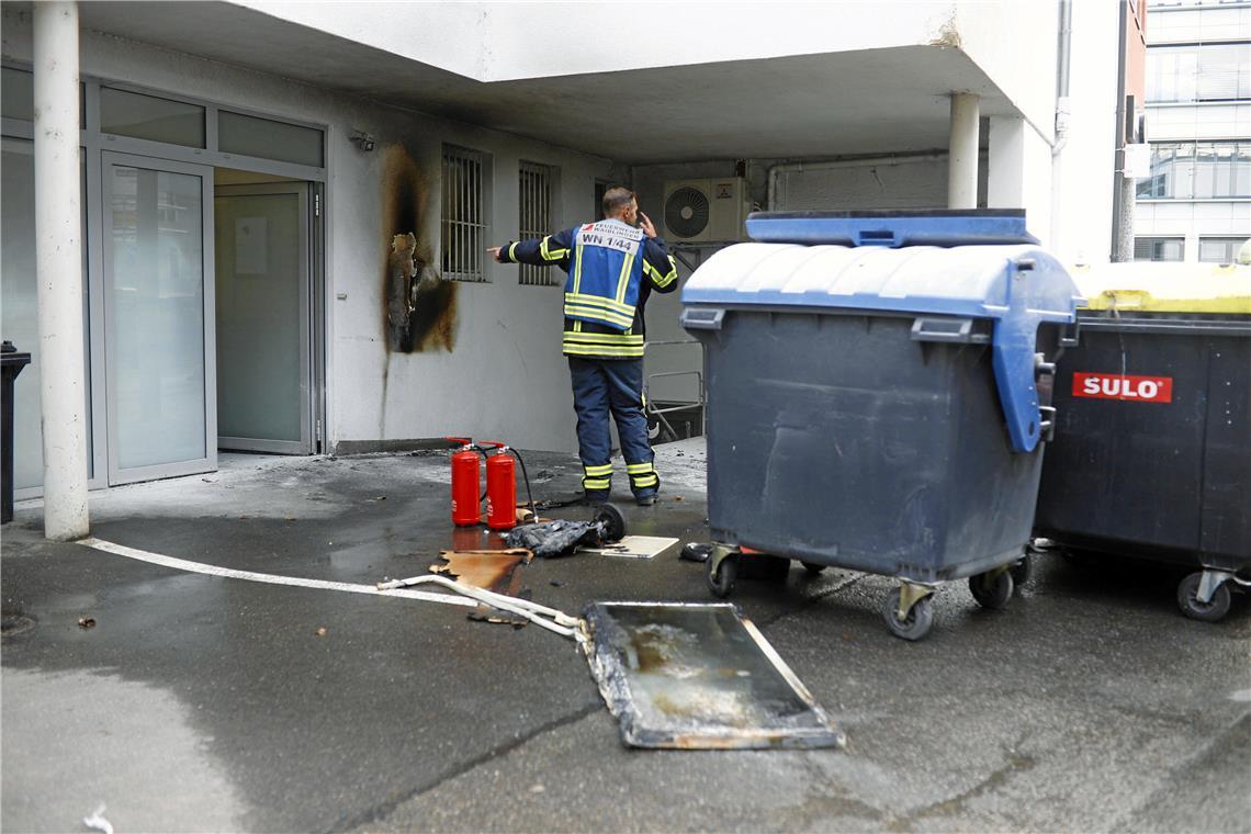 30.000 Euro Schaden nach Brand Auch die Hausfassade wurde bei dem Brand in Mitleidenschaft gezogen. Foto: 7aktuell.de/Simon Adomat