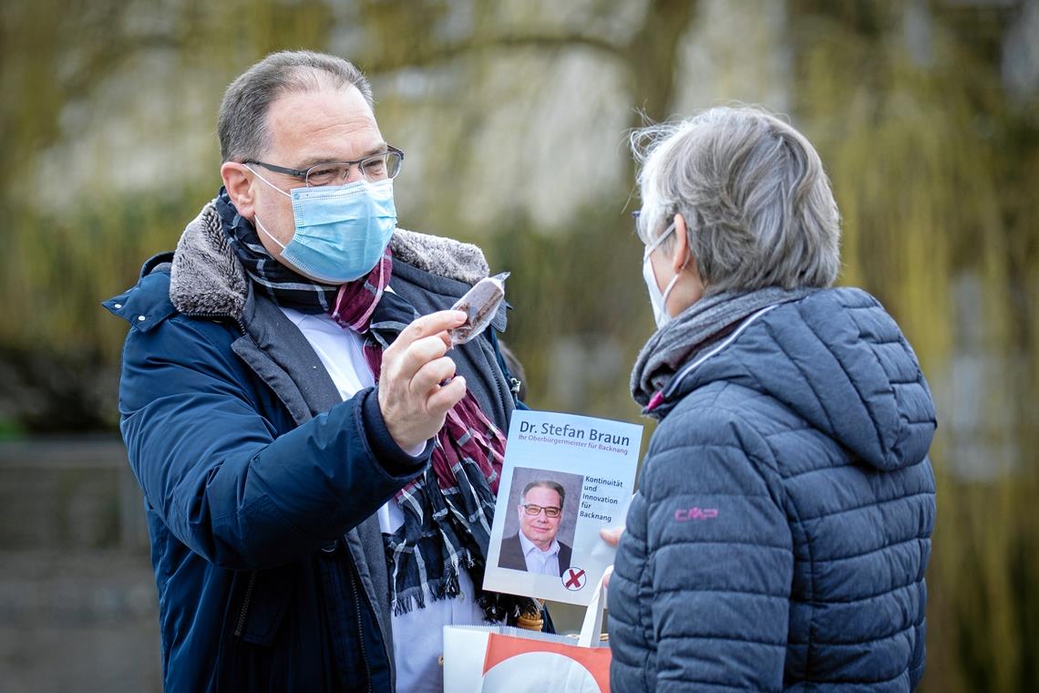 Auch die Kandidaten, die im einstelligen Bereich gelandet sind, machen im Wahlkampf fleißig weiter. Während Stefan Braun (links) noch an seine OB-Chancen glaubt, wollen Roland Stümke (Mitte) und Andreas Brunold in erster Linie ihre Themen im Bewusstsein der Menschen verankern und mit ihrem Engagement einen Beitrag zu einer hohen Wahlbeteiligung leisten. Denn so haben die Bürger eine wirkliche Wahl.