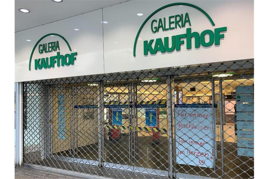 Auch die Kaufhof Filiale in Essen ist geschlossen. Foto: Alexander Blum/dpa
