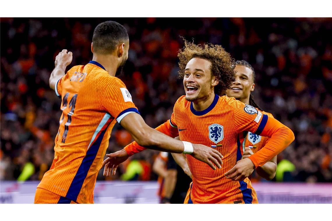 Auch die Niederlande lösen das WM-Ticket. Bereits vor der letzten Partie gegen Litauen (4:0) hatte Oranje die Teilnahme praktisch sicher, da Verfolger Polen das deutlich schlechtere Torverhältnis hatte.