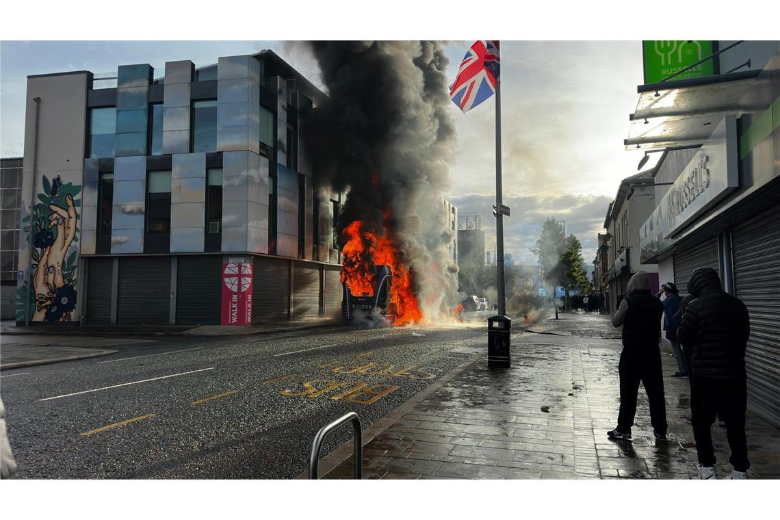 Krawalle in Belfast erschüttern das Vereinigte Königreich