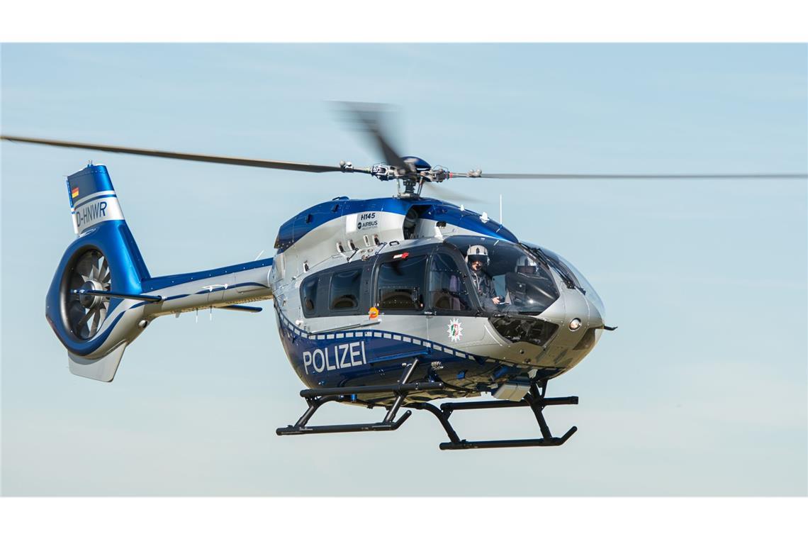 Mit vorgehaltener Waffe Bank überfallen – Täter auf der Flucht