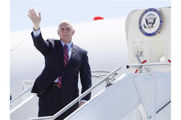 Auch ein Mitglied aus dem Team von Vizepräsident Mike Pence ist mit dem Coronavirus infiziert. Foto: Charlie Neibergall/AP/dpa