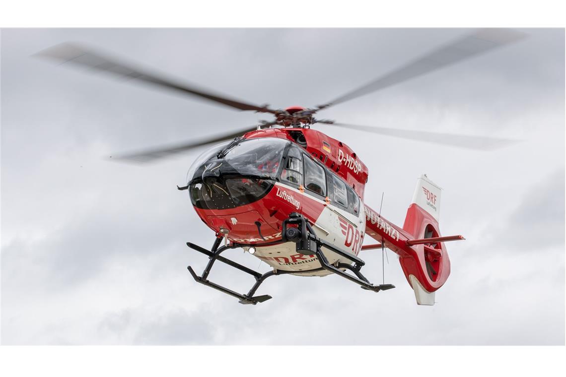 Flixbus kippt um – 20 Menschen verletzt Auch ein Rettungshubschrauber war im Einsatz. (Symbolbild)
