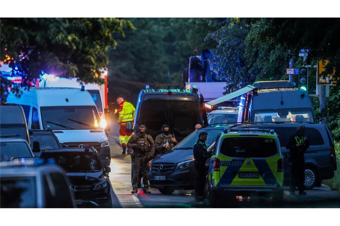 Auch ein Spezialeinsatzkommando (SEK) rückte an.