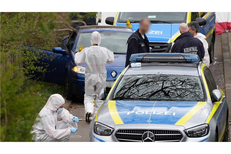 Auch eine Polizistin wurde verletzt, als sie zwischen zwei Autos eingeklemmt wurde