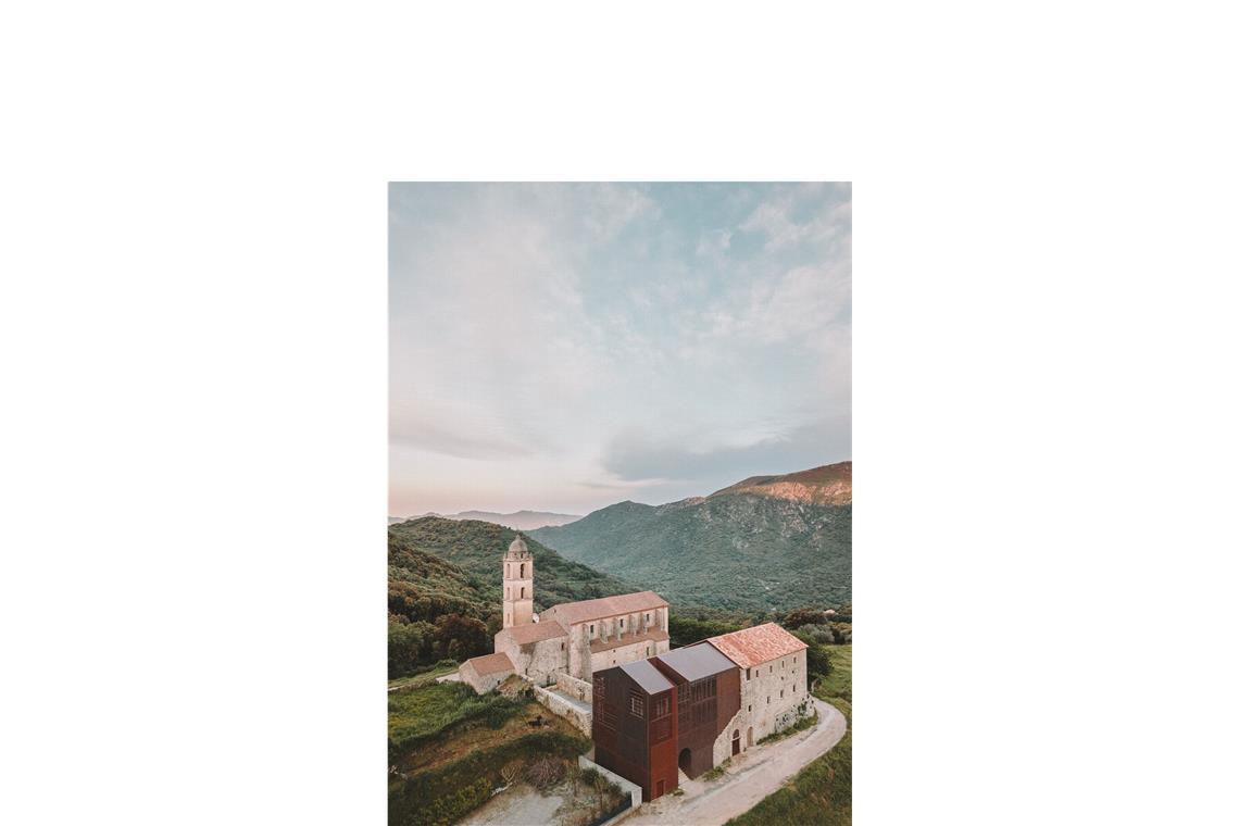 Auch einer der Finalisten – ein umgebautes und beeindruckend erweitertes Kloster auf Korsika von . . .