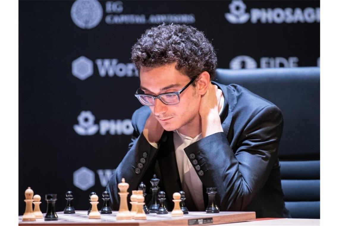 Schach matt in Jekaterinburg: WM-Kandidatenturnier gestoppt Auch für Schach-Großmeister Fabiano Caruana ist das Kandidatenturnier in Jekaterinburg beendet. Foto: Soeren Stache/dpa
