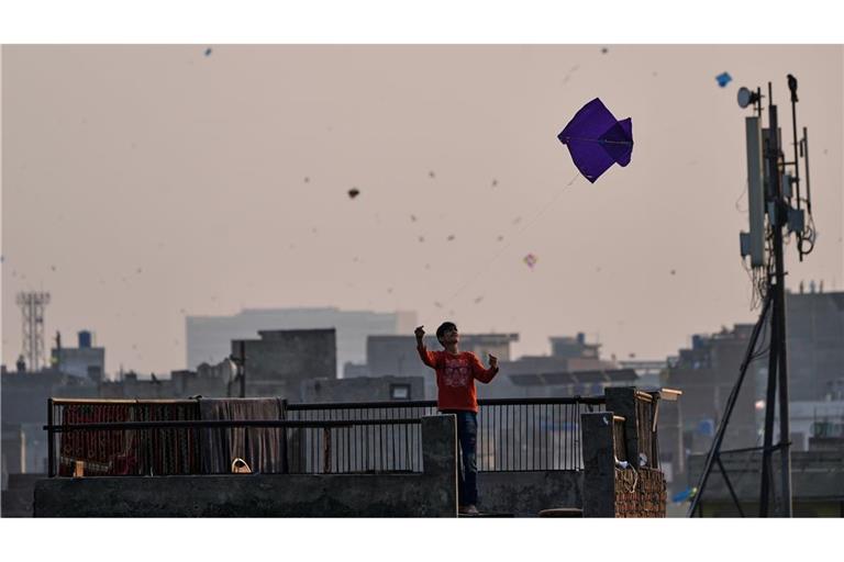 Auch für viele Kinder ist Drachensteigen in Pakistan ein beliebtes Hobby. (Archivbild)