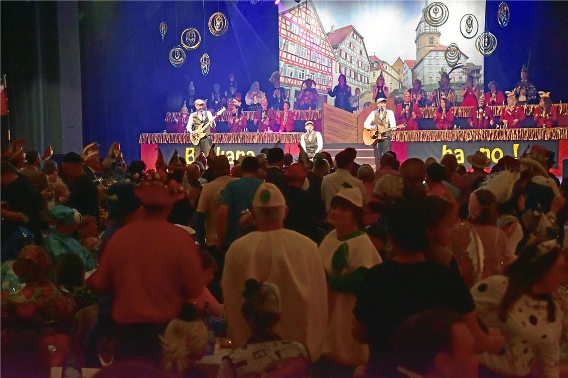 Auch Gast-Gruppen sind am Start. Hier das Quartett ohne Oiner aus Donzdorf. Prun...