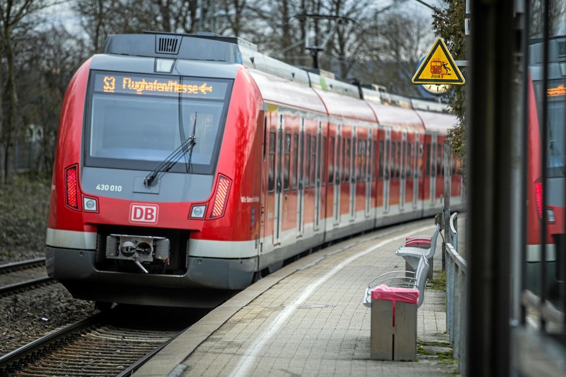 Die S-Bahn fährt nur halbstündig, Regionalzüge fallen aus