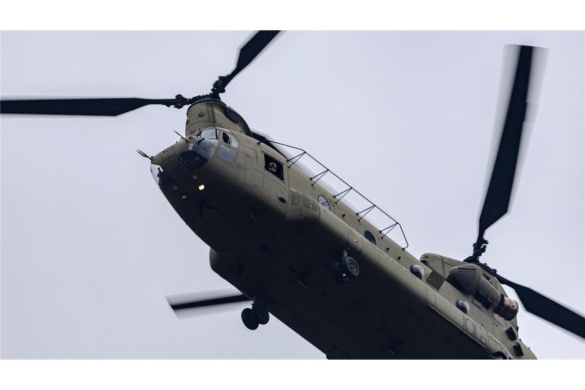 „Keine Worte“ – US-Stars trauern um Opfer Auch Helikopter sind im Einsatz.